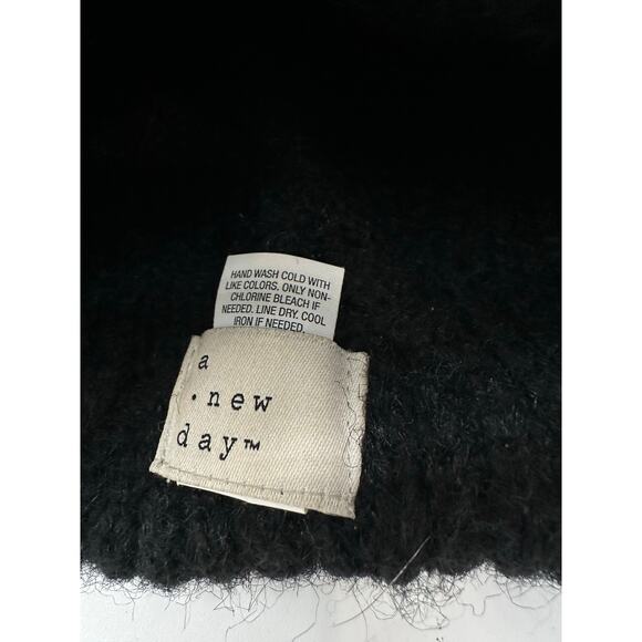 Monochromatic Fur Pom Cable Knit Black Beanie New Day target snow Winter HAT - Picture 4 of 7